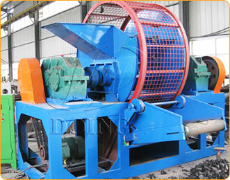 Tire shredding crushing machine